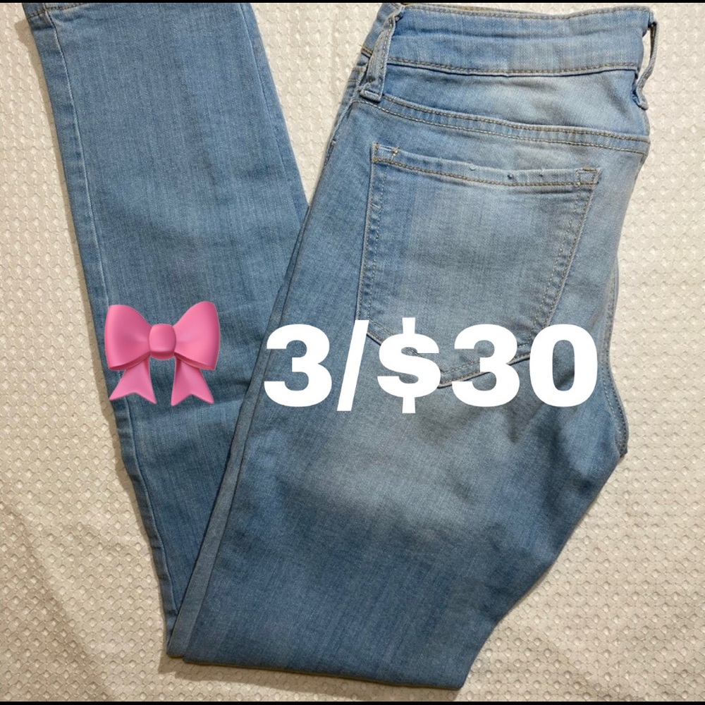 🎀 Rockstar Distressed Jeans